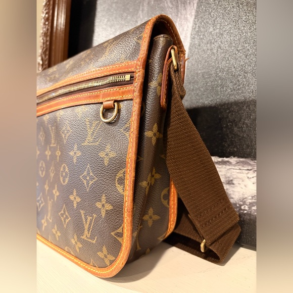 Authentic Vintage Louis Vuitton Monogram Bosphore Crossbody Bag - Picture 5 of 16